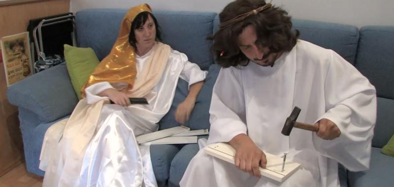 Jesús con Magdalena trabando de carpintero de Ikea